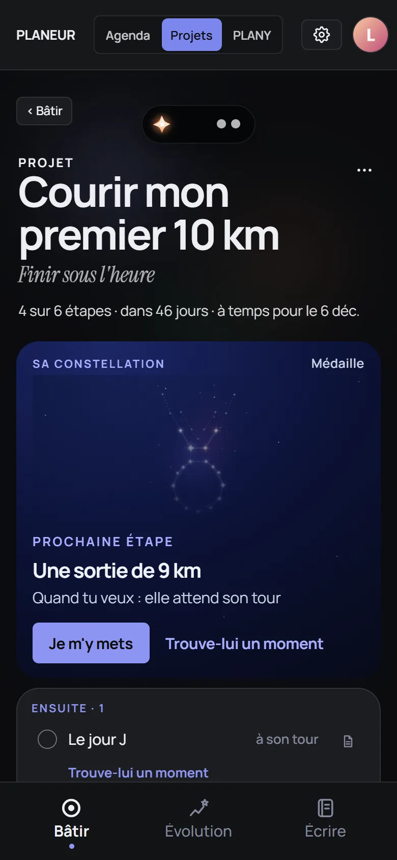 La page du projet « Courir mon premier 10 km » : 4 étapes sur 6, sa constellation Médaille, la prochaine étape et « Trouve-lui un moment ».