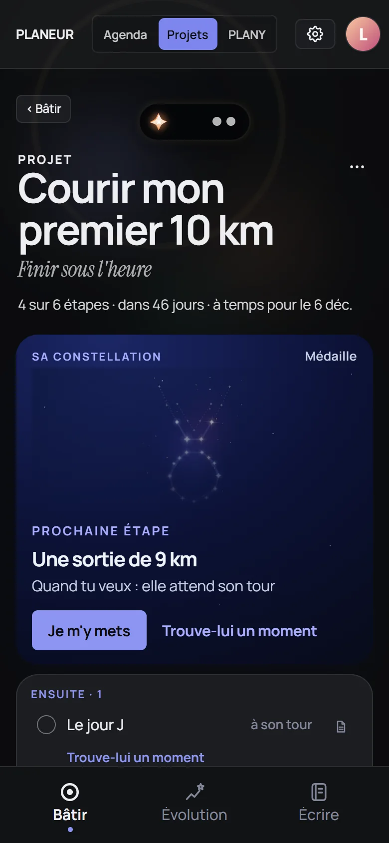 La page du projet « Courir mon premier 10 km » : 4 étapes sur 6, sa constellation en forme de médaille, la prochaine étape et « Trouve-lui un moment ».